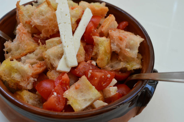 panzanella con cacioricotta