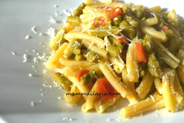 pasta con asparagi e pomodorini