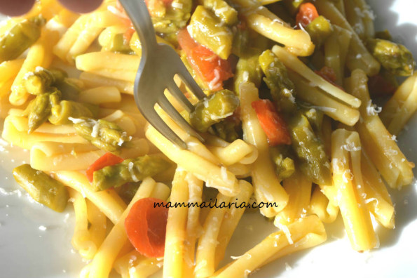 pasta con asparagi e pomodorini