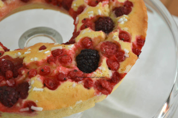 ciambella ai frutti di bosco