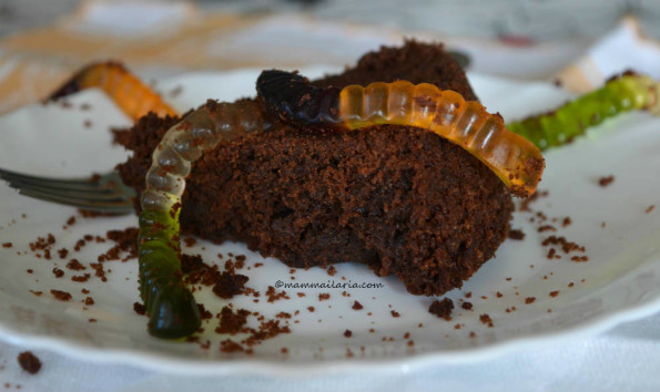 torta di Halloween con i vermetti