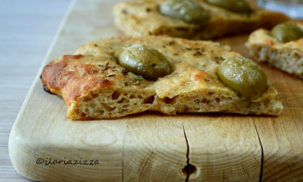 focaccia di patate con olive e origano