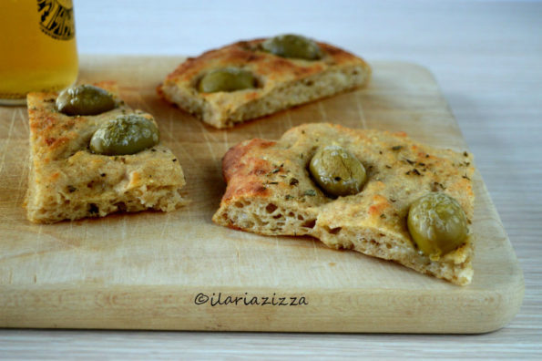 focaccia di patate con olive e origano